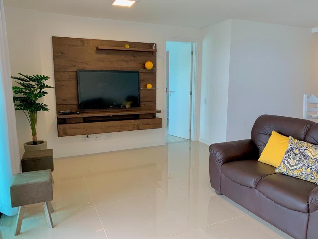 Apartamento Praia Dos Anjos 2 Vagas De Garagem E Ar-Condicionado Арраял-ду-Кабу Экстерьер фото